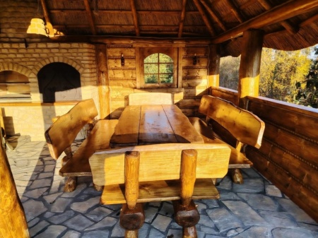 firma montujca baseny